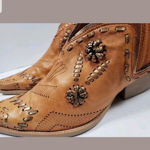 BCBGirls leather cowboy booties sz 8.5B - Picture 5 of 6